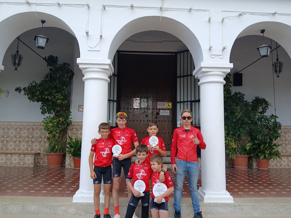 Los jóvenes ciclistas de la escuela Try It dominan el podio una vez más en Zafra